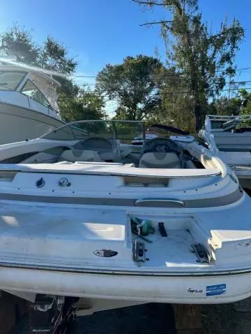 2001 Maxum Boat