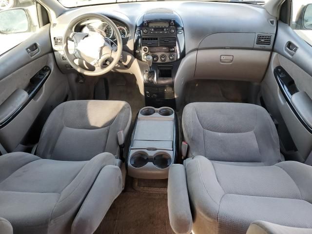 2005 Toyota Sienna CE