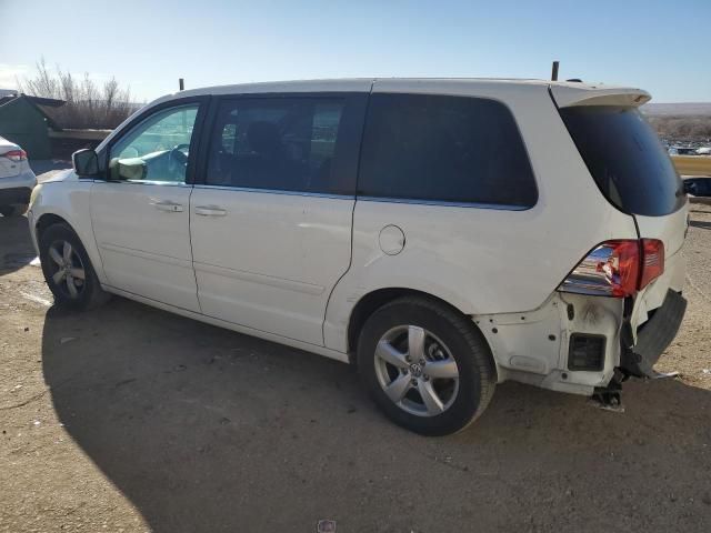 2010 Volkswagen Routan SE