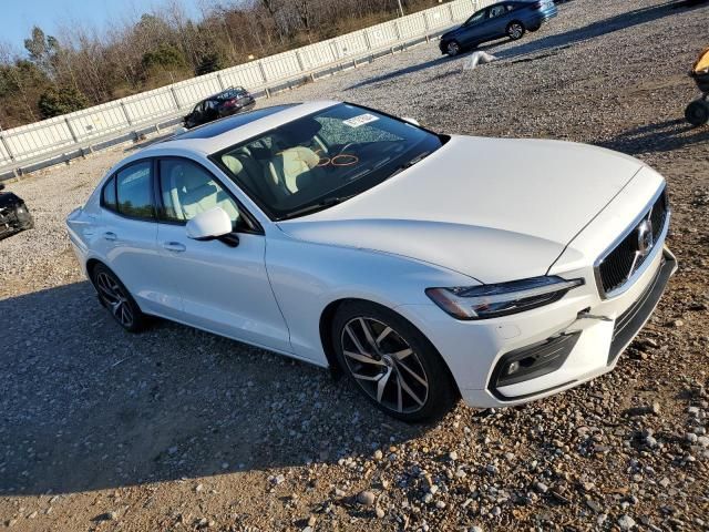 2020 Volvo S60 T6 Momentum