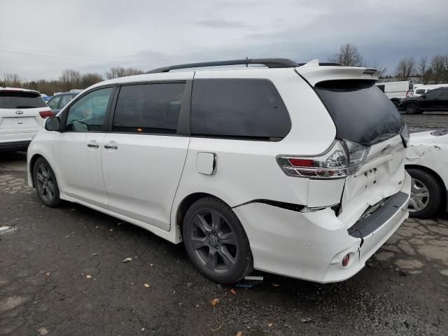 2019 Toyota Sienna SE