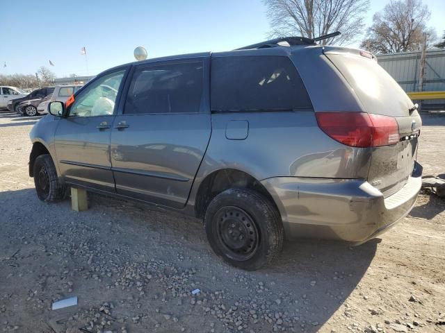 2004 Toyota Sienna CE