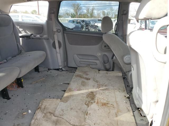 2004 Toyota Sienna CE