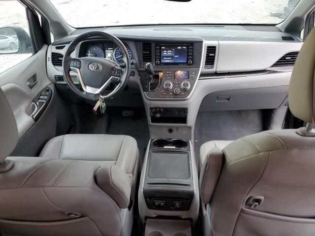 2020 Toyota Sienna XLE