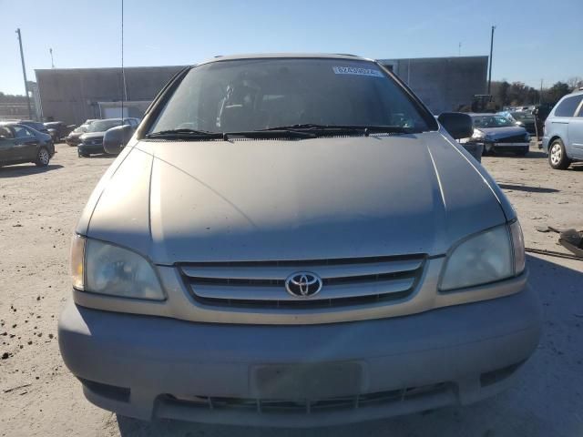 2002 Toyota Sienna LE