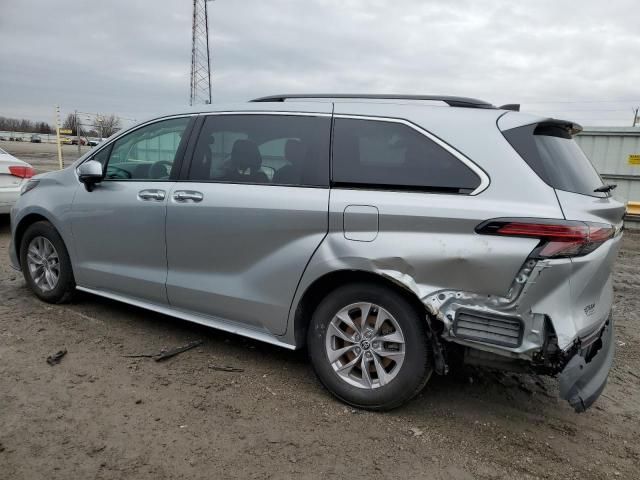 2022 Toyota Sienna XLE