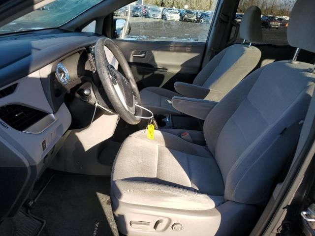 2018 Toyota Sienna LE