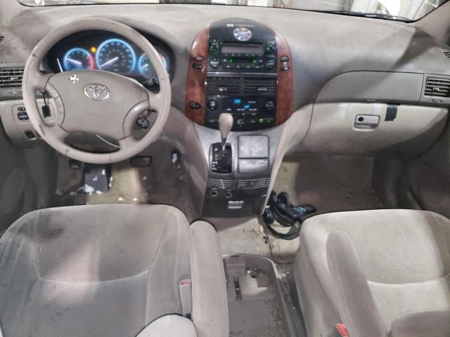 2004 Toyota Sienna XLE