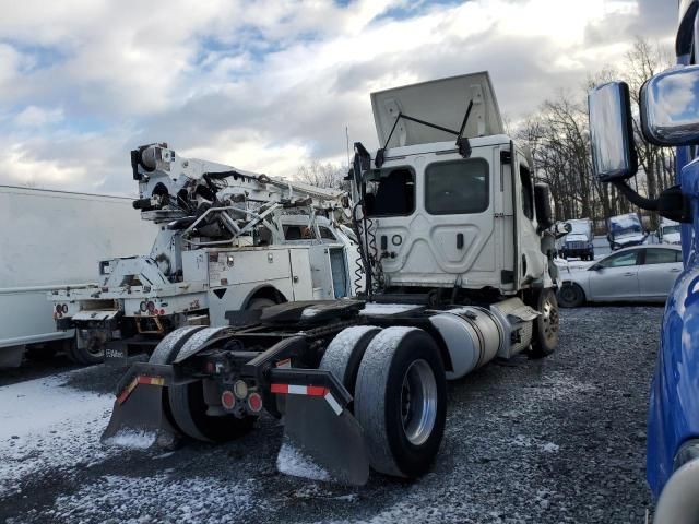 2020 Freightliner Cascadia 126