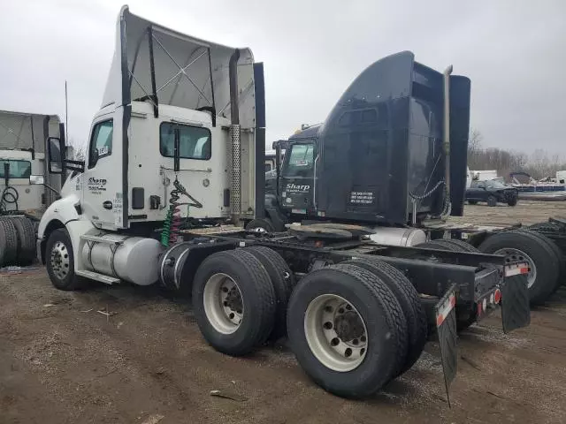 2017 Kenworth Construction T680