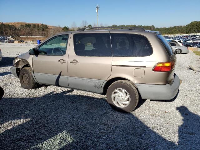 1999 Toyota Sienna LE