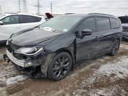 Salvage cars for sale at Elgin, IL auction: 2018 Chrysler Pacifica Limited