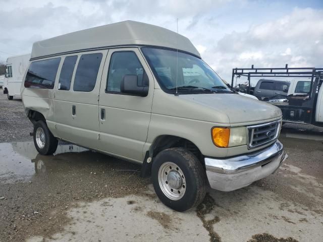 2004 Ford Econoline E350 Super Duty Wagon