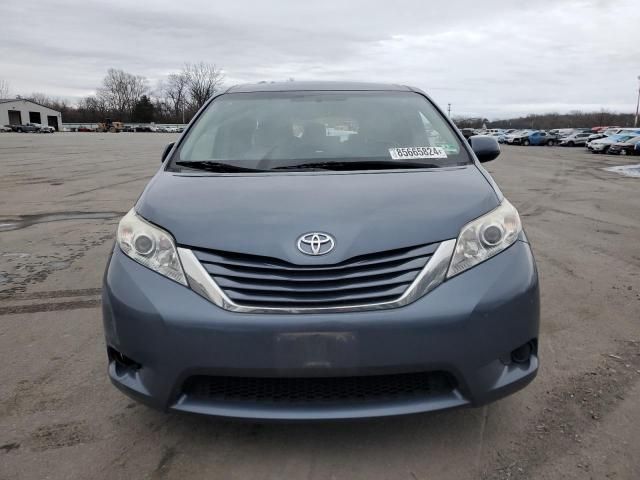 2016 Toyota Sienna LE