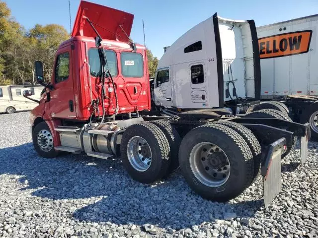 2020 Freightliner Cascadia 126