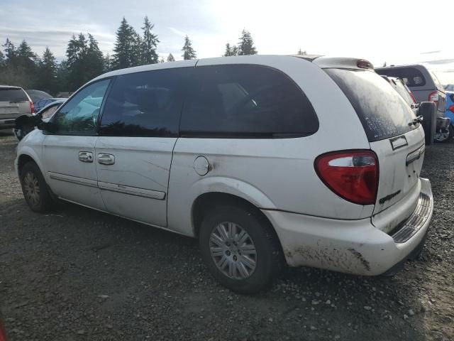 2005 Chrysler Town & Country LX