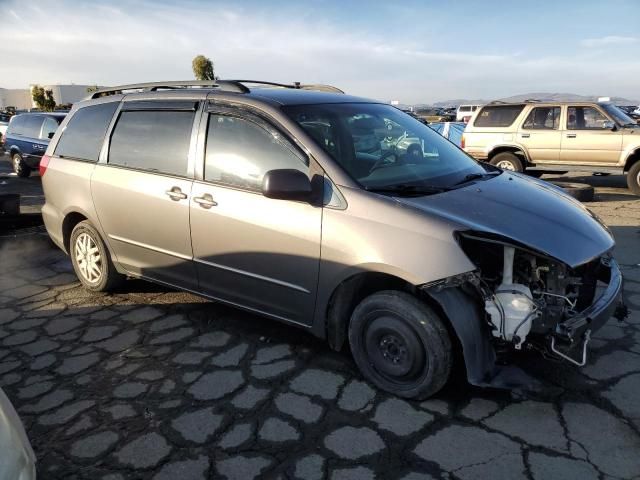 2004 Toyota Sienna CE