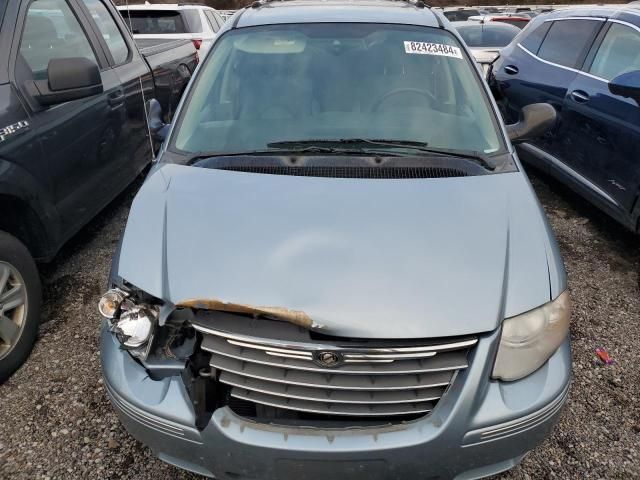 2005 Chrysler Town & Country Limited