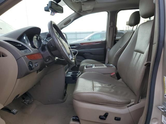 2013 Chrysler Town & Country Touring L