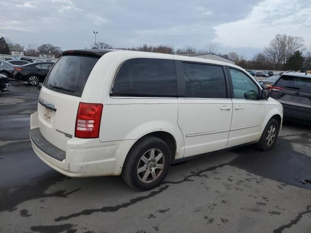 2010 Chrysler Town & Country LX