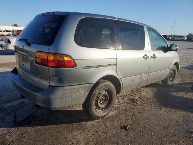 1998 Toyota Sienna LE