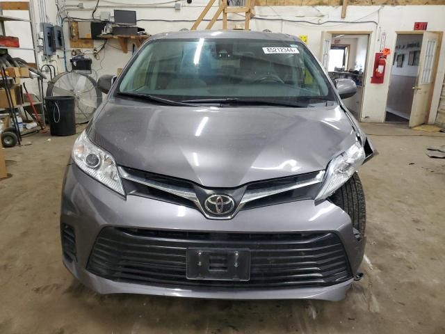 2018 Toyota Sienna LE