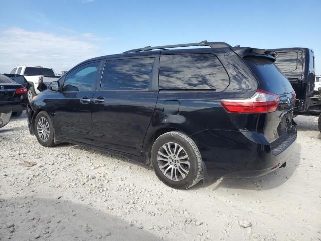 2018 Toyota Sienna XLE