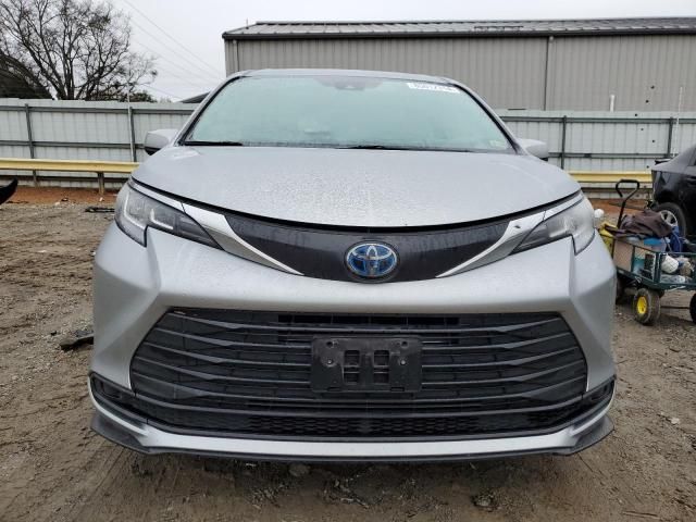 2023 Toyota Sienna LE