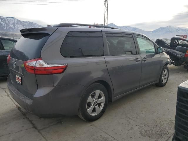 2018 Toyota Sienna LE