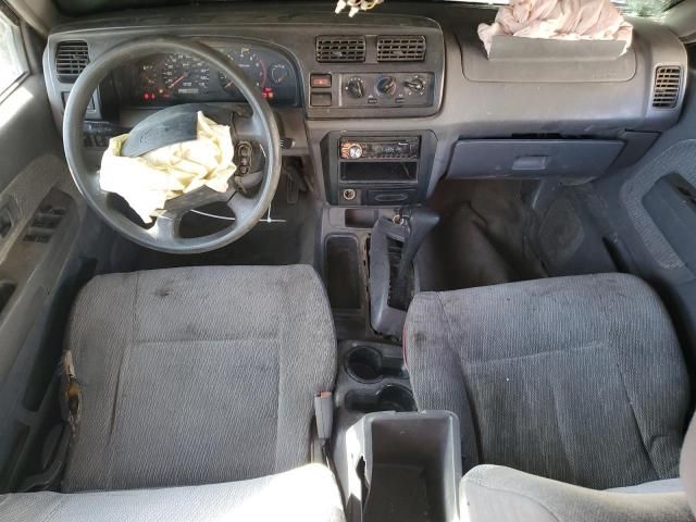 2000 Nissan Frontier Crew Cab XE