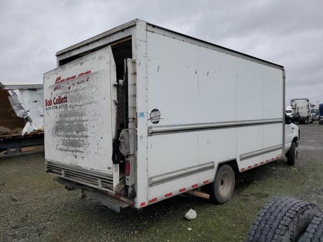 2015 Ford Econoline E350 Super Duty Cutaway Van