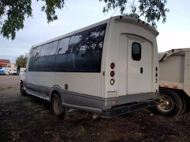 2009 Ford Econoline E450 Super Duty Cutaway Van