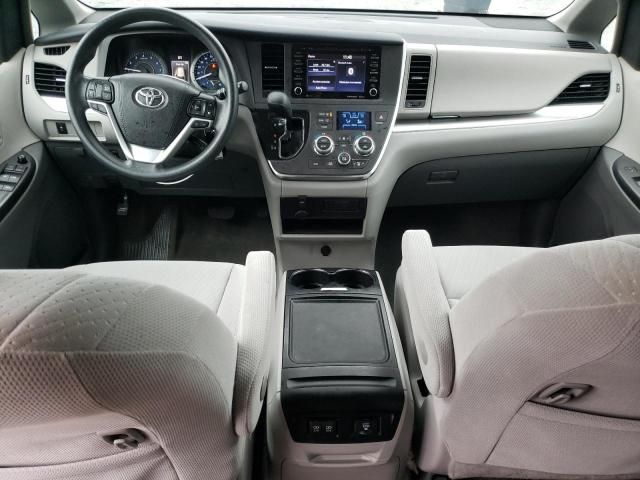 2018 Toyota Sienna LE