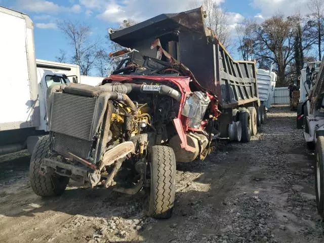 2000 Freightliner Conventional FLD120