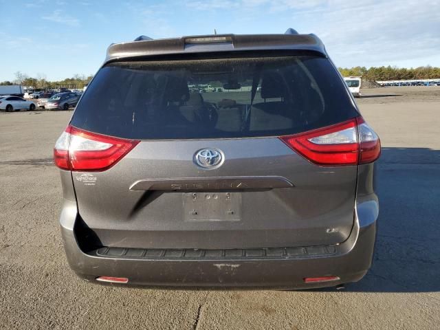 2019 Toyota Sienna LE