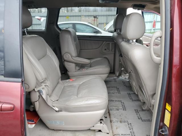 2004 Toyota Sienna XLE