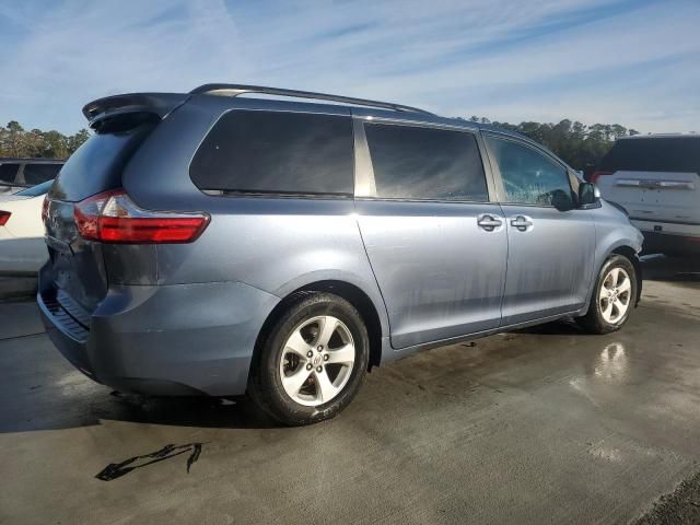 2017 Toyota Sienna LE