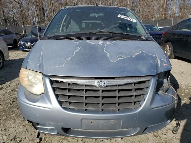 2005 Chrysler Town & Country LX