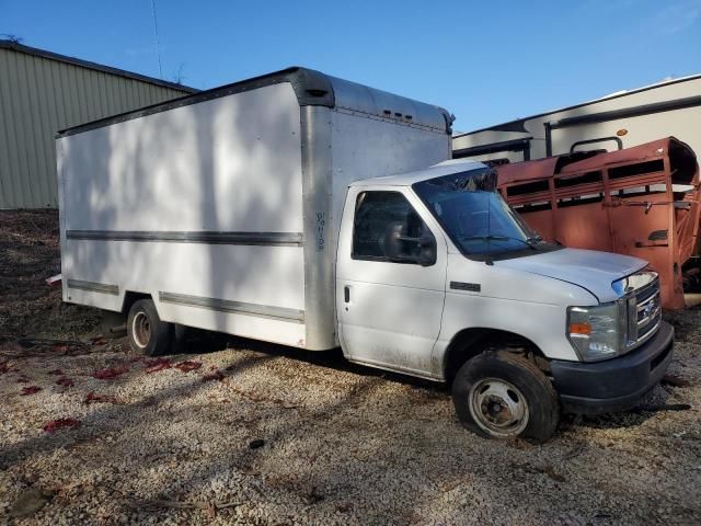 2012 Ford Econoline E350 Super Duty Cutaway Van