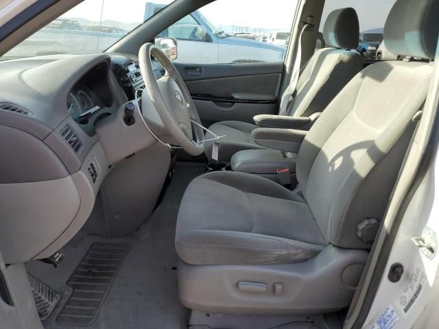 2004 Toyota Sienna LE