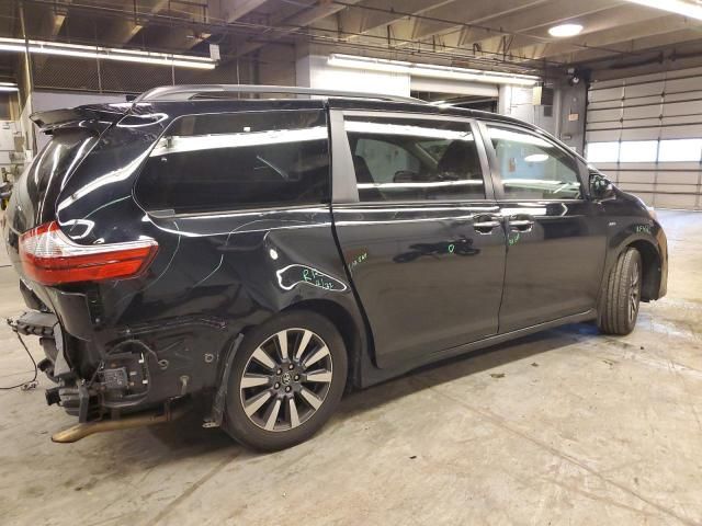 2018 Toyota Sienna XLE