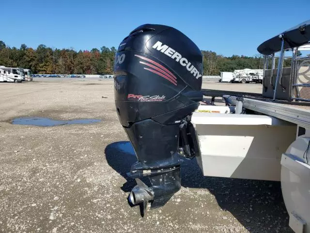 2017 Tracker Marine Trailer