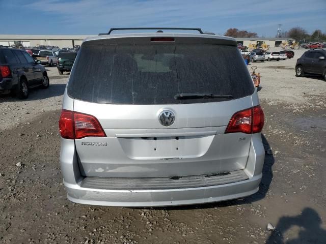 2011 Volkswagen Routan SE