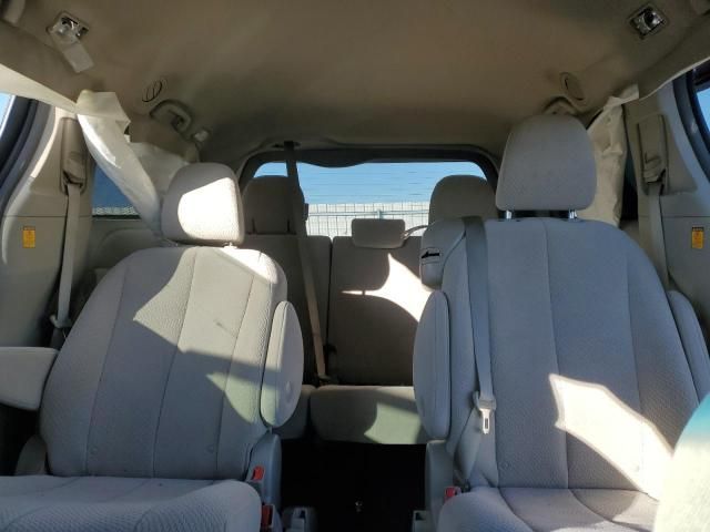 2013 Toyota Sienna LE