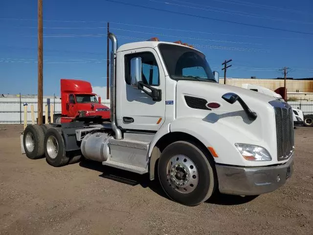 2017 Peterbilt 579