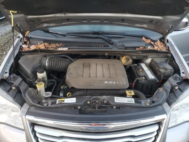 2014 Chrysler Town & Country Touring L