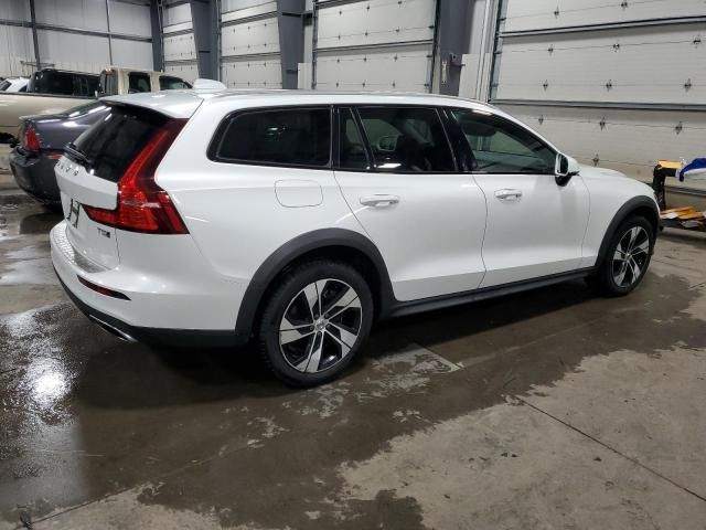 2021 Volvo V60 Cross Country T5 Momentum