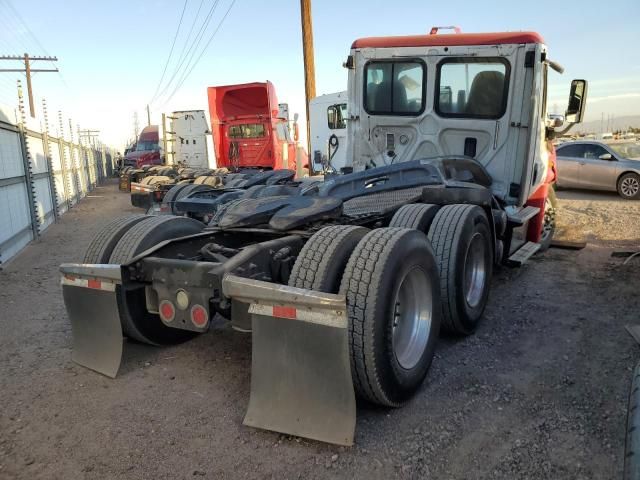 2013 Freightliner Cascadia 113