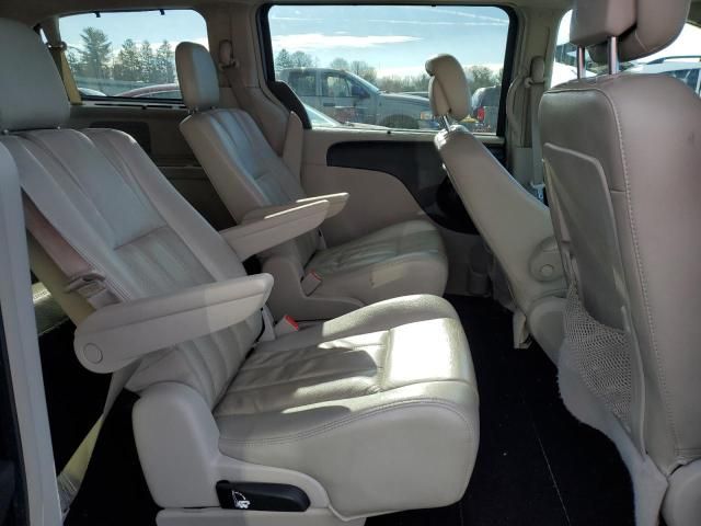 2012 Chrysler Town & Country Touring L