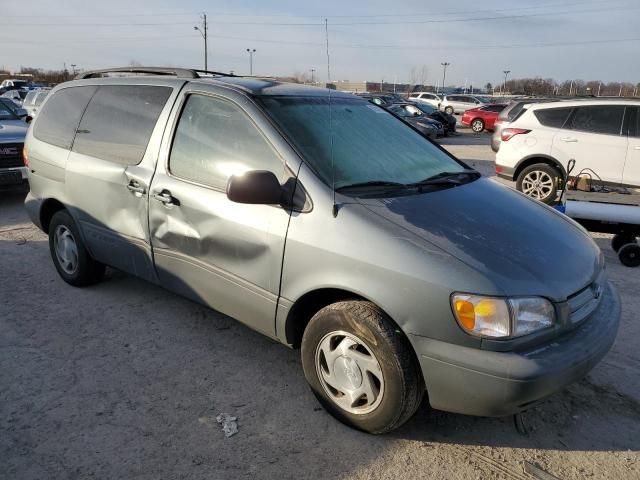 2000 Toyota Sienna LE